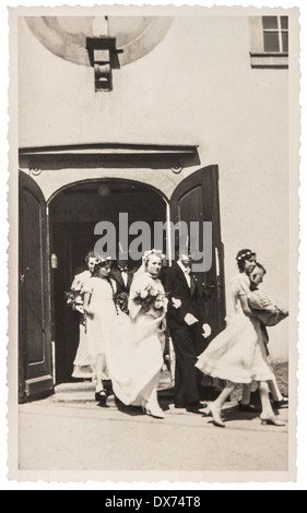 Berlino, Germania - circa 1930: originali antichi wedding photo. ritratto di appena una coppia sposata. immagine nostalgica, circa 1930 Foto Stock