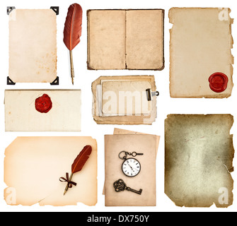 Set di vari vecchi fogli di carta. vintage pagine di libri, cartoline, foto di pezzi isolati su sfondo bianco. Foto Stock