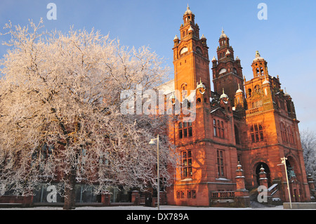 Kelvingrove Art Gallery di Glasgow, su un gelido inverno mattina. Foto Stock