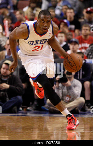 Marzo 14, 2014: PHILADELPHIA 76ers avanti Taddeo giovani (21) in azione durante il gioco NBA tra Indiana Pacers e la Philadelphia 76ers presso la Wells Fargo Center di Philadelphia, Pennsylvania. L'Pacers ha vinto 101-94. Christopher Szagola/Cal Sport Media Foto Stock