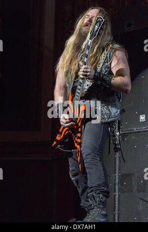 Marzo 16, 2014 - Milwaukee, Wisconsin, Stati Uniti - chitarrista ZAKK WYLDE dei Black Label Society suona dal vivo durante l'esperienza di Jimi Hendrix concerto presso il Teatro di Riverside a Milwaukee nel Wisconsin (credito Immagine: © Daniel DeSlover/ZUMAPRESS.com) Foto Stock