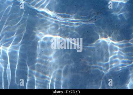 Un'immagine ravvicinata di una superficie della piscina Foto Stock