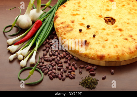 Ossezia tradizionale formaggio feta pie ancora in vita. Foto Stock