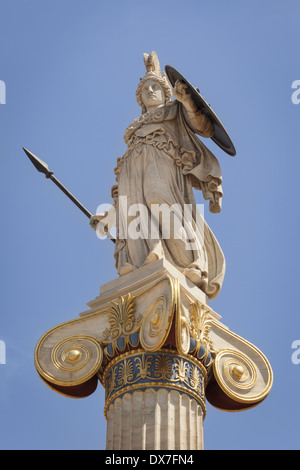 Statua di Athena al di fuori dell'Accademia delle Arti, Atene, Grecia Foto Stock