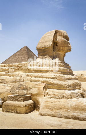 Grande Sfinge e la Grande Piramide di Giza, noto anche come piramide di Khufu e piramide di Cheope, Giza, il Cairo, Egitto Foto Stock