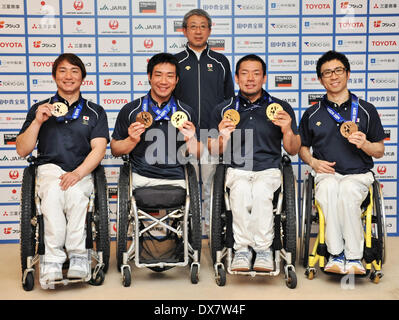 (L-R) Taiki Morii Takeshi Suzuki, Masanobu Araki, Akira Kano, Kozo Kubo (JPN), 20 marzo 2014 : Giappone Sochi team paralimpici di partecipare a una conferenza stampa presso l'Aeroporto Internazionale Narita in Chiba, Giappone. © AFLO/Alamy Live News Foto Stock