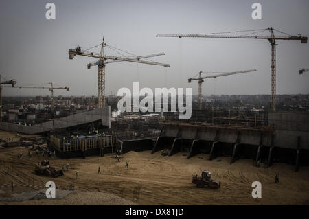 Il Cairo, Egitto. Xvii Mar, 2014. Una vista generale mostra il cantiere per la costruzione della grande Museo Egizio, Giza, Egitto, 17 marzo 2014. Il costo totale di costruzione del museo è di 350 milioni di dollari e si prevede di attirare ogni anno 3 milioni di visitatori quando aperto nel 2015. © Nameer Galal/NurPhoto/ZUMAPRESS.com/Alamy Live News Foto Stock
