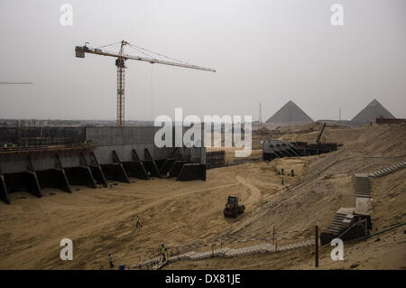 Il Cairo, Egitto. Xvii Mar, 2014. Una vista generale mostra il cantiere per la costruzione della grande Museo Egizio, Giza, Egitto, 17 marzo 2014. Il costo totale di costruzione del museo è di 350 milioni di dollari e si prevede di attirare ogni anno 3 milioni di visitatori quando aperto nel 2015. © Nameer Galal/NurPhoto/ZUMAPRESS.com/Alamy Live News Foto Stock