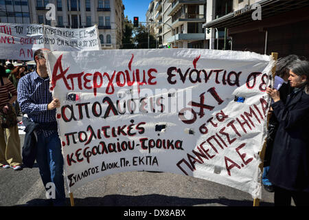 Atene, Grecia. Xix Mar, 2014. Ministeri, uffici fiscali e molte scuole rimangono chiuse per 48 ore su Mercoledì, 19 marzo e giovedì, Marzo 20th. Fino alla fine del 2014 almeno 11.000 dipendenti dello stato perderanno il loro posto di lavoro a causa di licenziamenti nel settore pubblico. Credito: Wassilis Aswestopoulos/NurPhoto/ZUMAPRESS.com/Alamy Live News Foto Stock