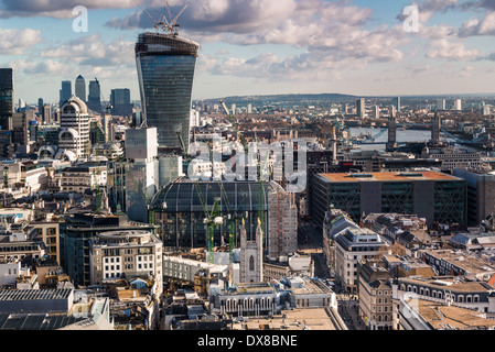 Vedute della città di Londra che includono il walkie-talkie, Cannon Street e Tower Bridge Foto Stock