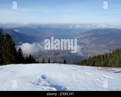 Vista sul lago di Tegernsee da Wallberg in inverno, Baviera, Germania Foto Stock