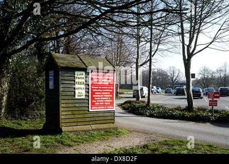Proprietà privata parcheggio auto a pagamento Bakewell Derbyshire England Regno Unito Foto Stock