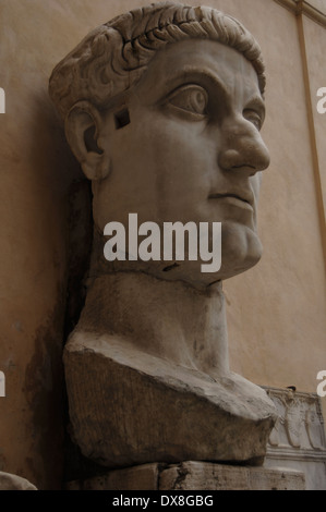 Costantino I il Grande (272-337). Imperatore romano. Busto di Costantino la statua colossale. Roma. Foto Stock