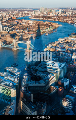 Il centro di Londra e al Tower Bridge con Thames - Vista dalla Shard, London, England, Regno Unito Foto Stock