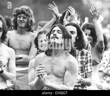 Le persone che si godono la musica al festival della lettura, Inghilterra, Venerdì 11 Agosto - Domenica 13 Agosto 1972 Foto Stock