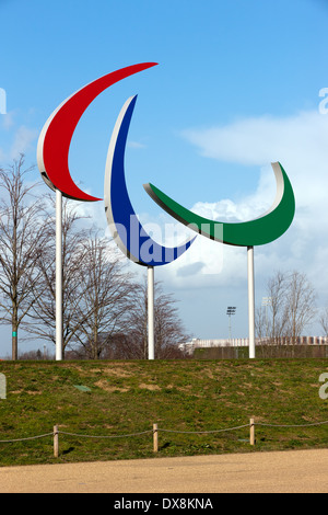 Vista la nascita del simbolo utilizzato per Londra 2012 nel Queen Elizabeth Olympic Park, Stratford, Londra. Foto Stock