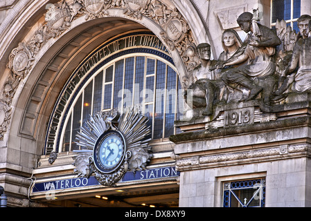 Stazione Waterloo di Londra è un centro di Londra capolinea dei treni e della metropolitana di Londra complesso in Londra Foto Stock