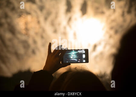 Valencia, Spagna. Xix Marzo 2014. La registrazione di fuochi d'artificio di nit del Foc a Valencia in Spagna. Credito: Salva Garrigues/Alamy Live News Foto Stock