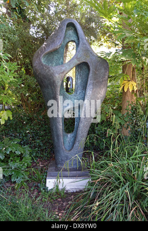 Barbara Hepworths scultura ' la figura per il paesaggio ' Foto Stock