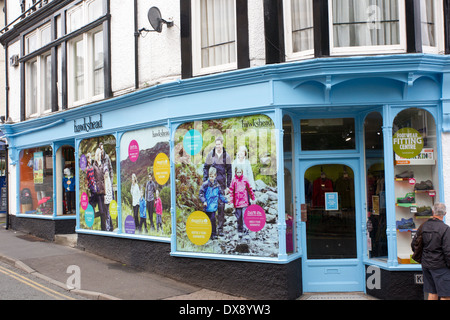 Hawkshead famiglia outdoor outfitter shop a Bowness on Windermere Foto Stock