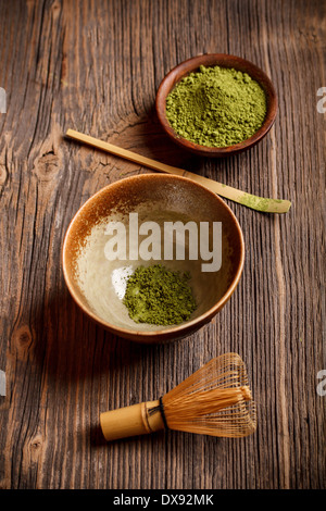 Matcha tè nel recipiente di ceramica Foto Stock