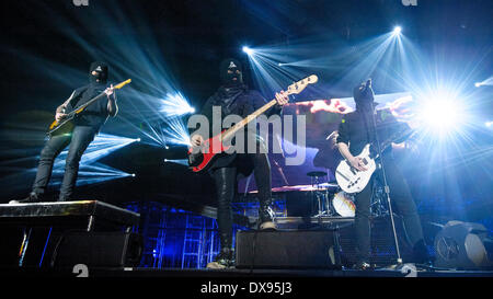 Londra, UK . 20 Mar, 2014. Fall Out Boy gioca Wembley Arena su 20/03/2014 at Wembley Arena, Londra. Persone nella foto: Patrick Stump, Pete Wentz, Joe Trohman. Credito: Julie Edwards/Alamy Live News Foto Stock