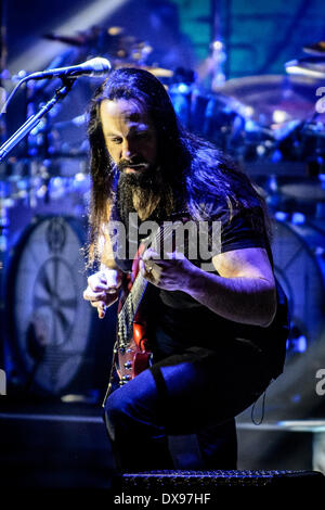 Toronto, Ontario, Canada. 20 Mar, 2014. American progressive metal/rock band 'Dream Theatre' eseguita sold out show alla Massey Hall di Toronto. I membri della band: JOHN MYUNG, Giovanni Petrucci, JAMES LABRIE, Jordan Rudess, Mike Mangini Credit: Igor Vidyashev/ZUMAPRESS.com/Alamy Live News Foto Stock