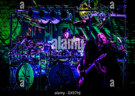 Toronto, Ontario, Canada. 20 Mar, 2014. American progressive metal/rock band 'Dream Theatre' eseguita sold out show alla Massey Hall di Toronto. I membri della band: JOHN MYUNG, Giovanni Petrucci, JAMES LABRIE, Jordan Rudess, Mike Mangini Credit: Igor Vidyashev/ZUMAPRESS.com/Alamy Live News Foto Stock