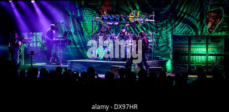 Toronto, Ontario, Canada. 20 Mar, 2014. American progressive metal/rock band 'Dream Theatre' eseguita sold out show alla Massey Hall di Toronto. I membri della band: JOHN MYUNG, Giovanni Petrucci, JAMES LABRIE, Jordan Rudess, Mike Mangini Credit: Igor Vidyashev/ZUMAPRESS.com/Alamy Live News Foto Stock