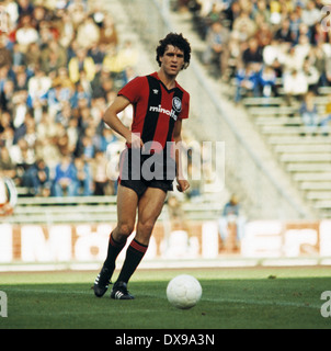 Calcio, Bundesliga, 1979/1980, Park Stadium, FC Schalke 04 versus Eintracht Frankfurt 1:0, scena del match, Bruno Pezzey (Eintracht) in possesso palla Foto Stock