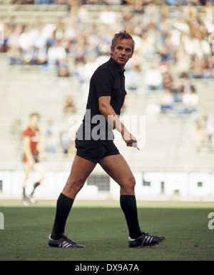 Calcio, Bundesliga, 1979/1980, Park Stadium, FC Schalke 04 versus Eintracht Frankfurt 1:0, scena del match, arbitro Gert Meuser Foto Stock