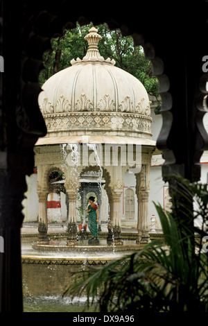 Saheliyon-ki-Bari è un grande giardino e una meta turistica molto spazio in Udaipur in stato indiano del Rajasthan. Foto Stock