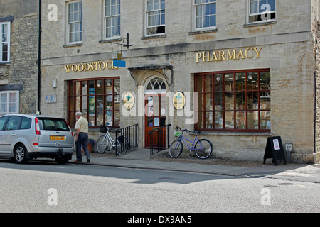 Woodstock farmacia in Cotswolds Foto Stock