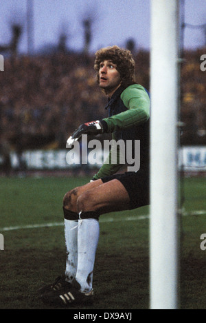 Calcio, Bundesliga, 1979/1980, Wedau Stadium, MSV Duisburg contro il Borussia Dortmund 1:0, scena del match, custode Eike Immel (BVB) Foto Stock