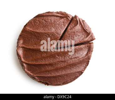 Torta al cioccolato fondente su sfondo bianco Foto Stock