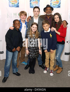 Da sinistra a destra :- Giordania Benjamin, William Hall, Keith Riso, Sydney Wade, Giuseppe Gallucci, Ram Giovanni titolare, Helen Smith, al Lime Pictures lancio del nuovo CBBC parte tre serie di dramma "Rocket's Island' alla Tate Gallery. Liverpool, in Inghilterra - 28.11.12 dotate: da sinistra a destra :- Giordania Benjamin,William Hall,Keith riso,Sydney Wade,Giuseppe Gallucci,Ram Titolare Giovanni,Helen Smith Dove: Liverpool, Regno Unito quando: 28 Nov 2012 Foto Stock