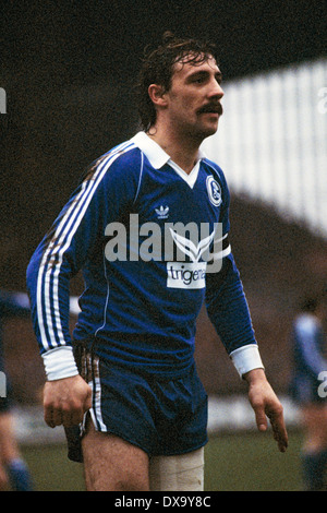 Calcio, Bundesliga, 1980/1981, Grotenburg Stadium, FC Bayer 05 Uerdingen contro FC Schalke 04 1:3, scena del match, Bernd Thiele (S04) Foto Stock