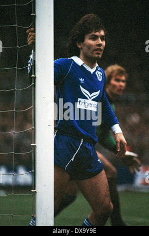 Calcio, Bundesliga, 1980/1981, Grotenburg Stadium, FC Bayer 05 Uerdingen contro FC Schalke 04 1:3, scena del match, Juergen Taeuber (S04) Foto Stock