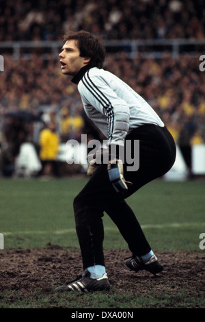 Calcio, Bundesliga, 1980/1981, Grotenburg Stadium, FC Bayer 05 Uerdingen contro Hamburger SV 0:3, scena del match, custode Heinz-Josef Koitka (HSV) Foto Stock