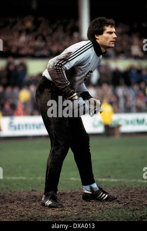 Calcio, Bundesliga, 1980/1981, Grotenburg Stadium, FC Bayer 05 Uerdingen contro Hamburger SV 0:3, scena del match, custode Heinz-Josef Koitka (HSV) Foto Stock