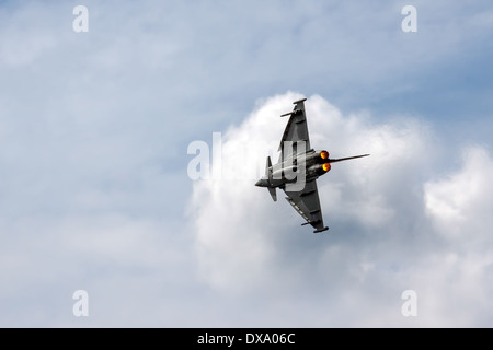 Eurofighter Typhoon display antenna a Biggin Hill Airshow di Foto Stock