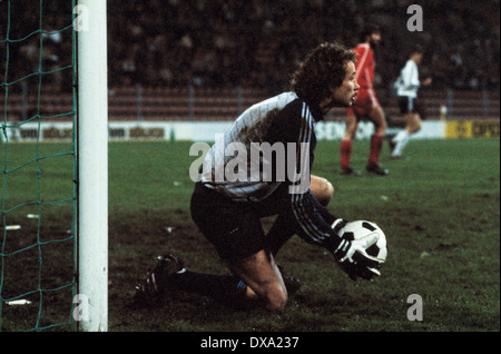 Calcio, Bundesliga, 1982/83, Ruhr Stadio, VfL Bochum contro 1. FC Kaiserslautern 1:1, scena del match, custode Armin Reichel (FCK) Foto Stock