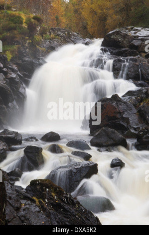 Il Linn di Muick, vicino a Ballater in Royal Deeside, Aberdeenshire, Scozia. Foto Stock