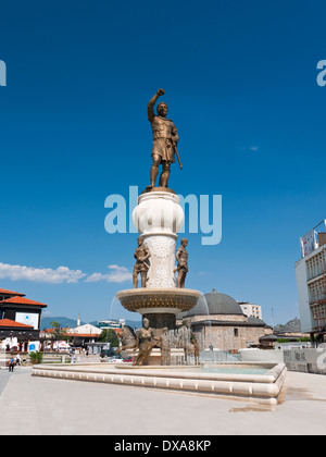 Statua di Filippo II di Macedonia e fontana, eretta come parte del 'Skopje 2014' progetto, Skopje, Macedonia Foto Stock