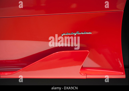 Lato sinistro carrozzeria di una Ferrari F458 Speciale supersports auto con il logo della vettura italiana società di design Pinifarina. Foto Stock