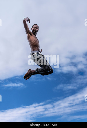 Il giamaicano cliff jumper, Negril, Giamaica Foto Stock