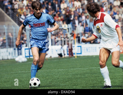 Calcio, Bundesliga, 1983/1984, Ruhr Stadio, VfL Bochum contro Fortuna Duesseldorf 6:1, scena del match, Stefan Pater (Bochum) in possesso palla Foto Stock
