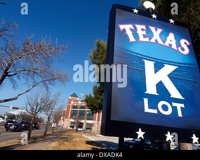 La primavera è alle porte ed è tempo di baseball in Texas. Global Life campo è la casa del Texas Rangers di Arlington. Foto Stock