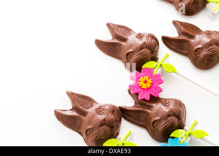 Il cioccolato di pasqua bunnie pop realizzato da solido cioccolato al latte. Foto Stock