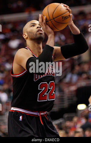 Marzo 19, 2014: Chicago Bulls avanti Taj Gibson (22) spara il tiro libero tentativo durante il gioco NBA tra Chicago Bulls e la Philadelphia 76ers presso la Wells Fargo Center di Philadelphia, Pennsylvania. I tori ha vinto 102-94. Christopher Szagola/Cal Sport Media Foto Stock